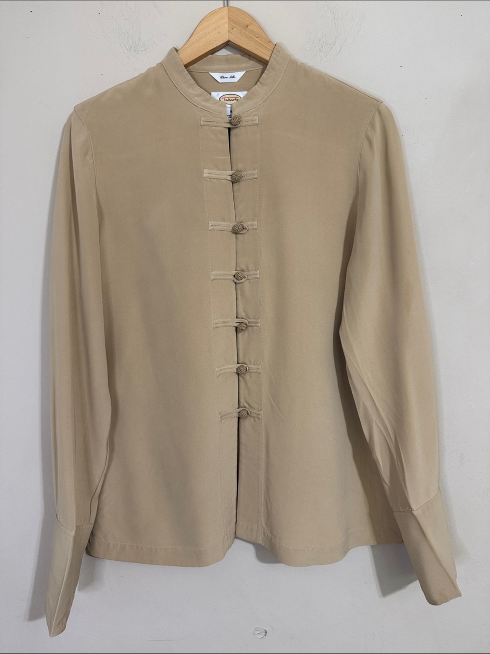 Chico's Vintage Silk Mandarin Collar Button-Front Blouse Beige size 8 Artsy Chic